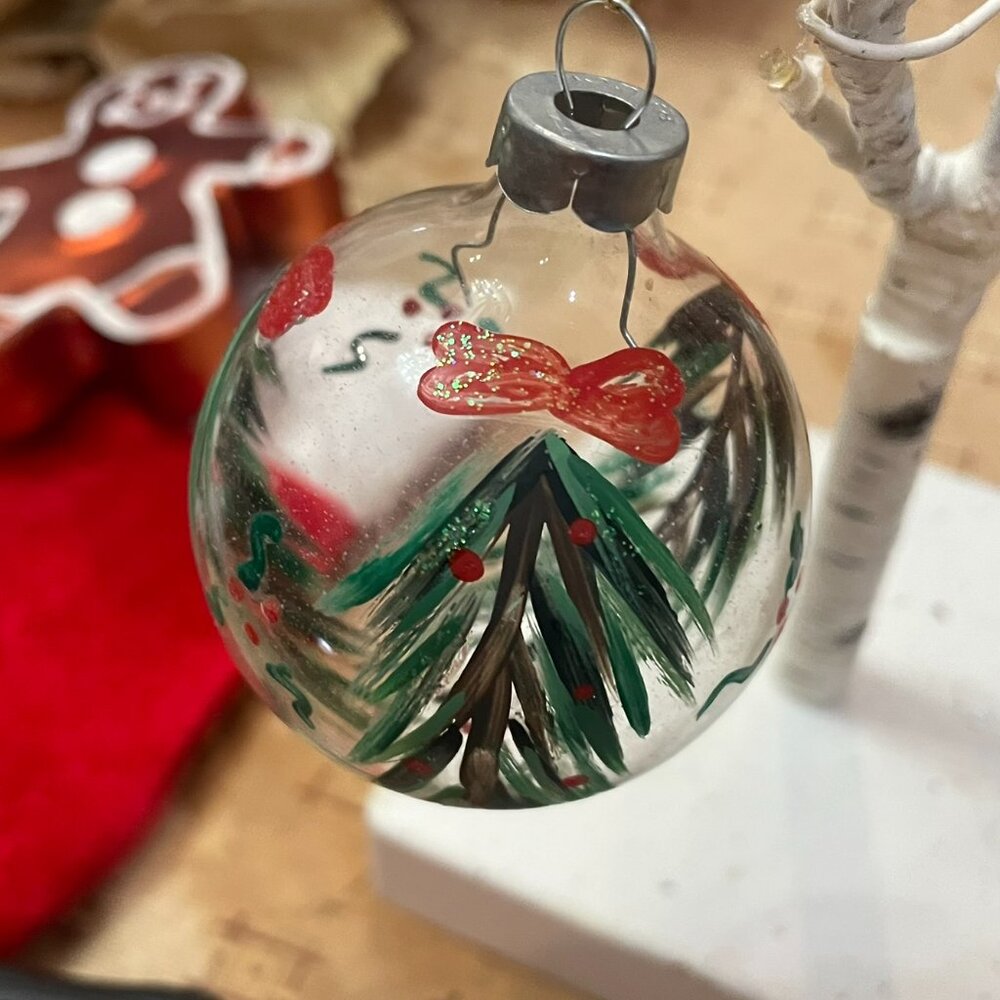 6 handpainted glass ornaments - Picture 7 of 8